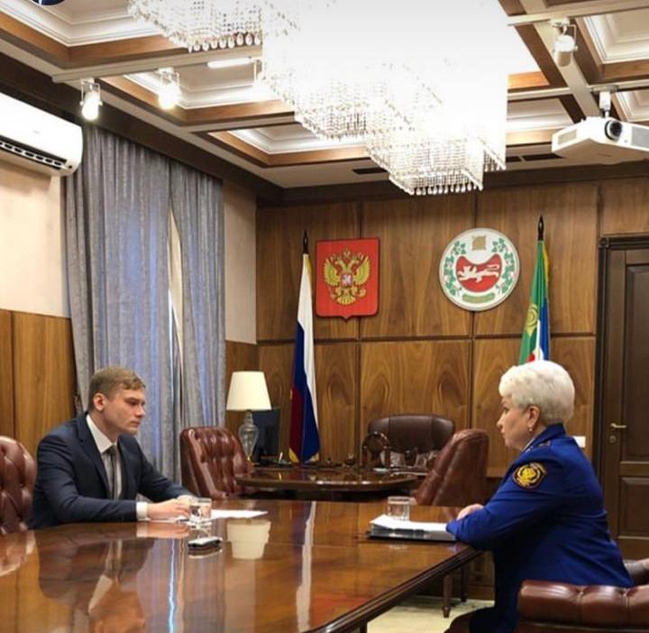 Состоялась рабочая встреча Главы Республики Хакасия – Председателя Правительства Республики Хакасия Коновалова Валентина Олеговича с руководителем Государственной инспекции труда в Республике Хакасия Токман Ольгой Александровной.